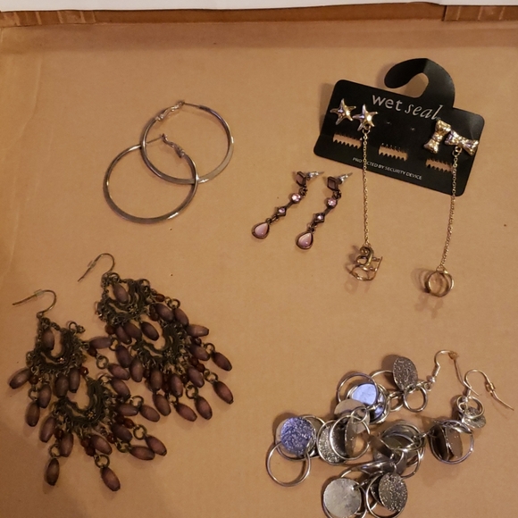 6 EARRING - Picture 1 of 8
